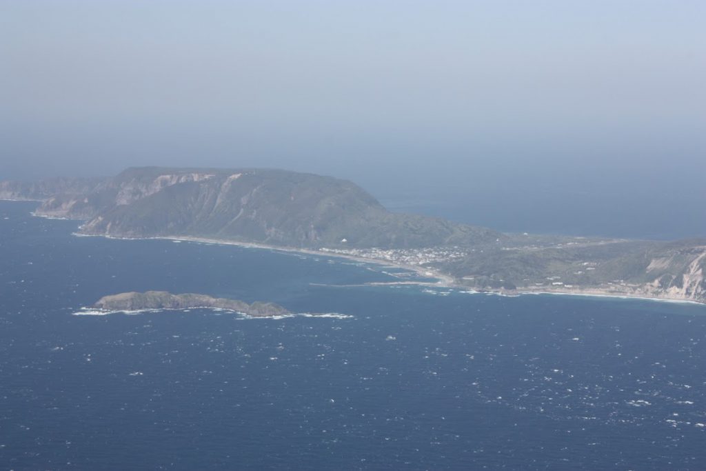 地内島、新島