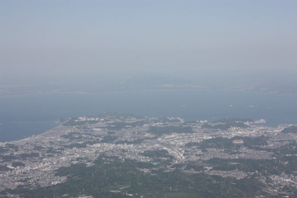 横須賀、奥に房総半島